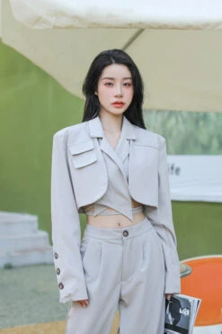 Slim Cropped Blazer With Rounded Hem Two-Piece Suit Set -Modern Wear Shop 0H3A5957