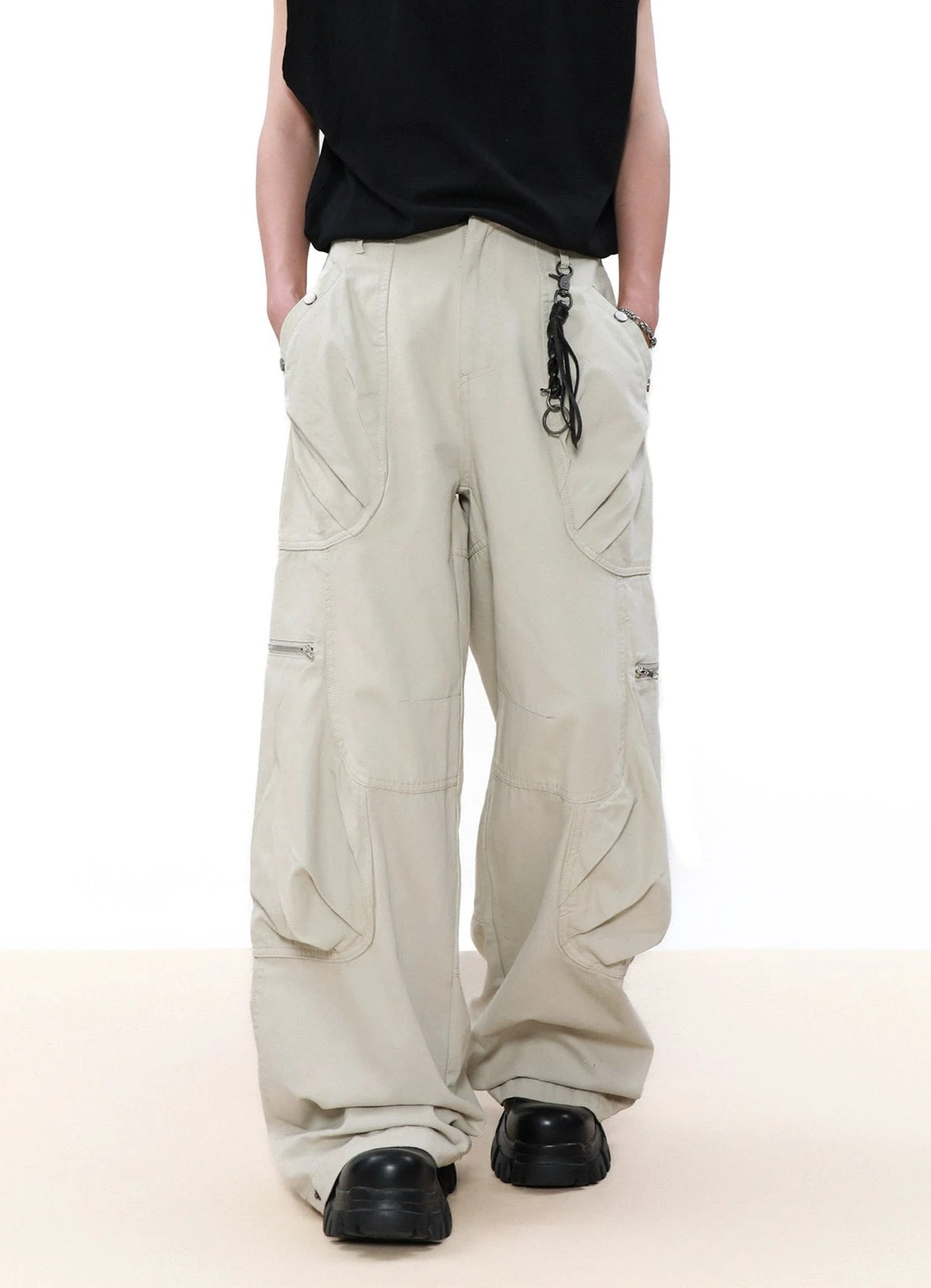 Wide Leg Cargo Pants With Oversized Pleated Pockets 2 Wide Leg Cargo Pants With Oversized Pleated Pockets - Image 2