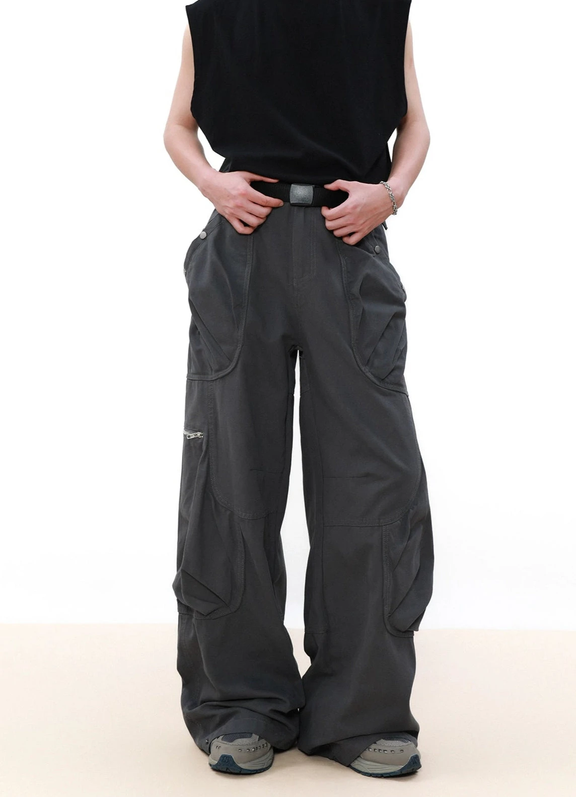Wide Leg Cargo Pants With Oversized Pleated Pockets 9 Wide Leg Cargo Pants With Oversized Pleated Pockets - Image 9