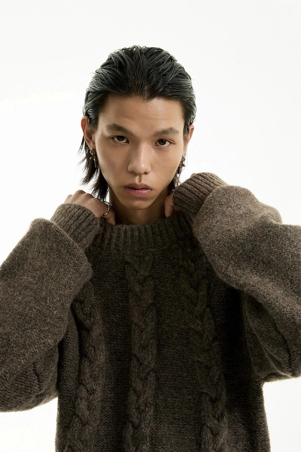 Cable Knit Crewneck Ribbed High-Hem Sweater 4 Cable Knit Crewneck Ribbed High-Hem Sweater - Image 4