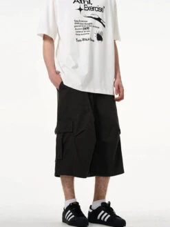 Cargo Pocket Knee-Length Capri Shorts -Modern Wear Shop 153a97d218fda2496e9f5a1ac34106a1