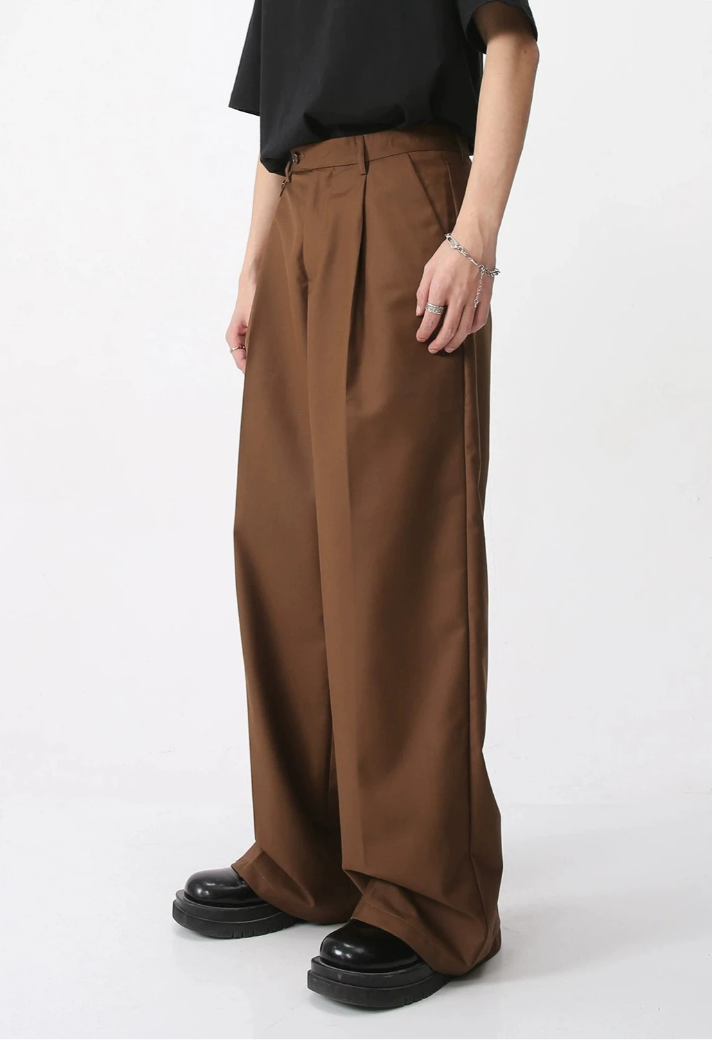 Pleated Wide Leg Low-Waisted Trousers 5 Pleated Wide Leg Low-Waisted Trousers - Image 5