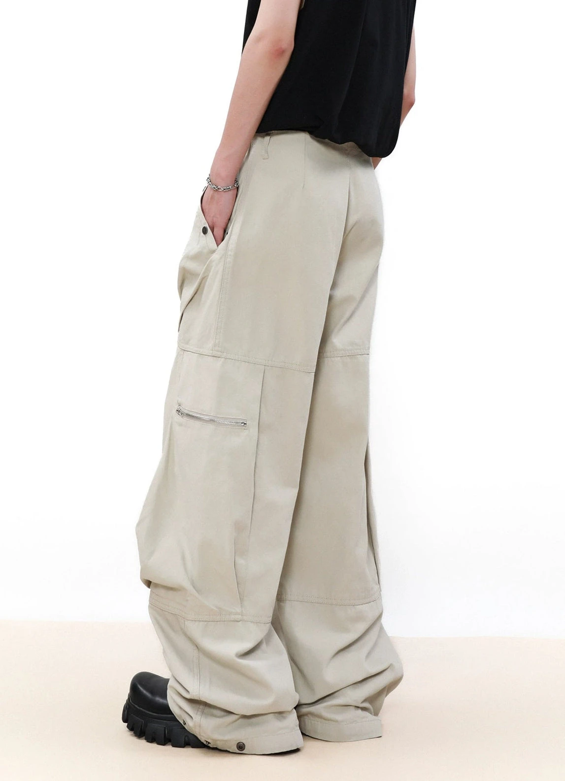 Wide Leg Cargo Pants With Oversized Pleated Pockets 5 Wide Leg Cargo Pants With Oversized Pleated Pockets - Image 5