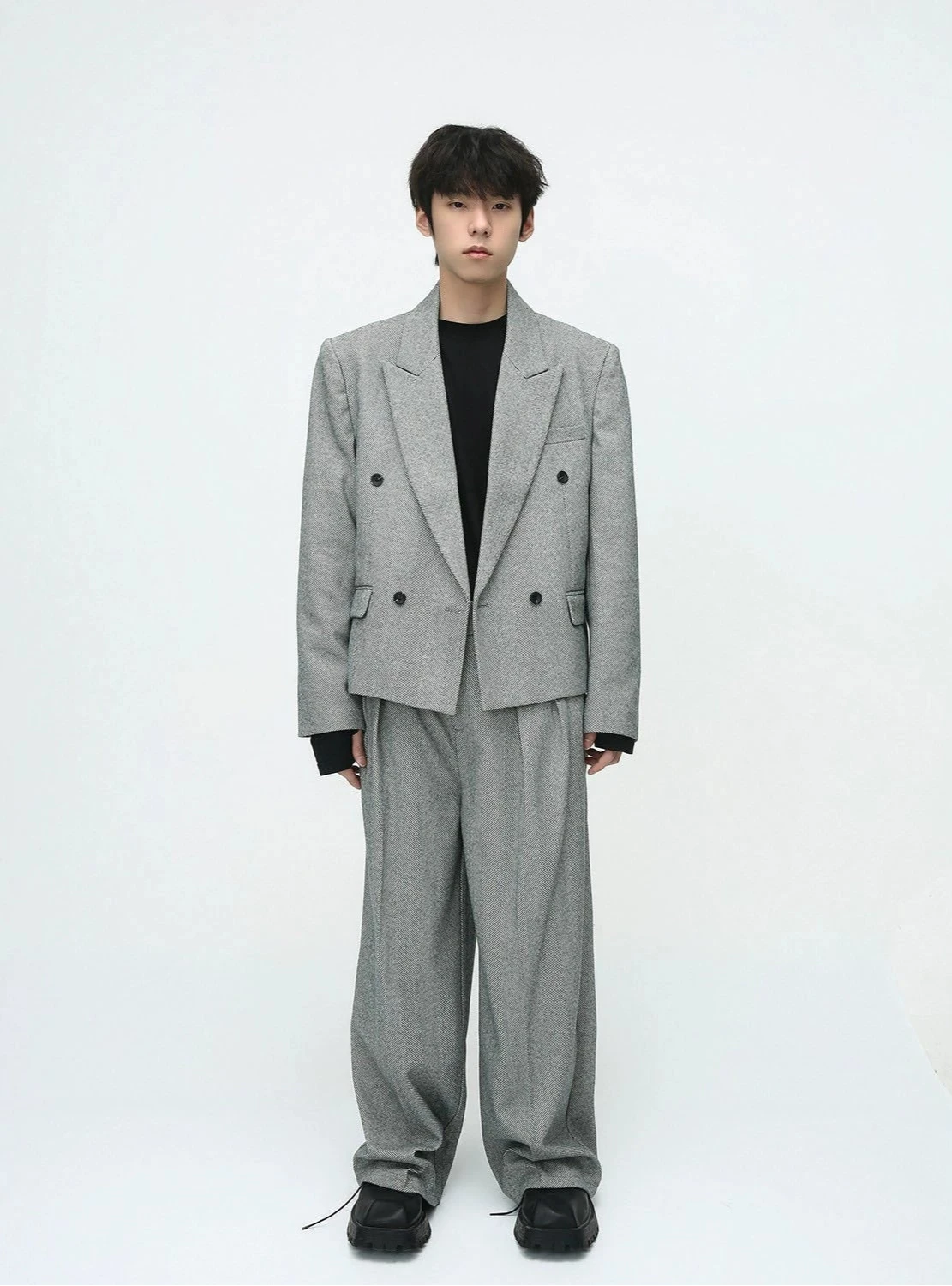 Boxy Low-Lapel Double-Breasted Relaxed Suit Set 1 Boxy Low-Lapel Double-Breasted Relaxed Suit Set