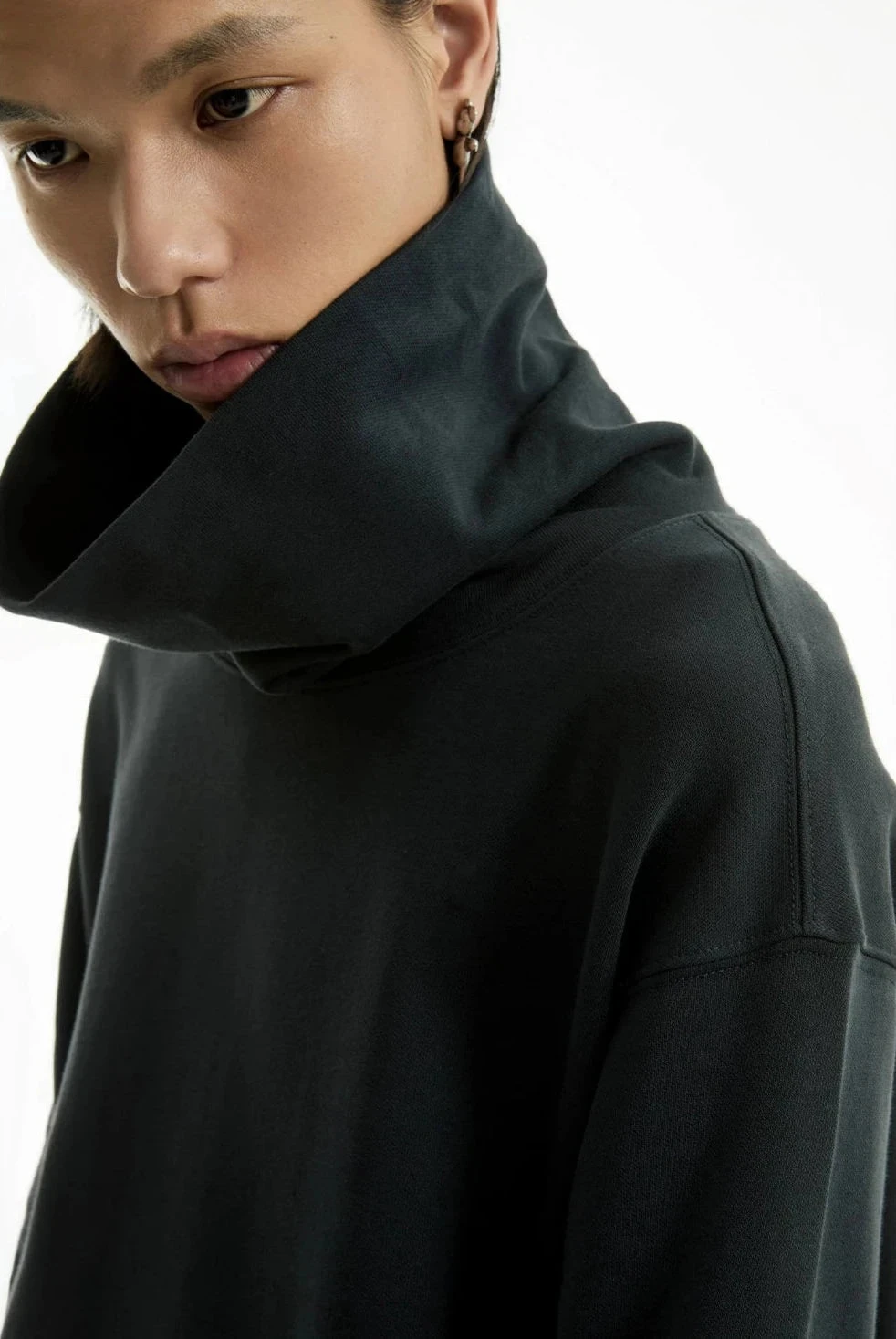 Slim Drop Shoulder Funnel-Neck Sweatshirt 3 Slim Drop Shoulder Funnel-Neck Sweatshirt - Image 3