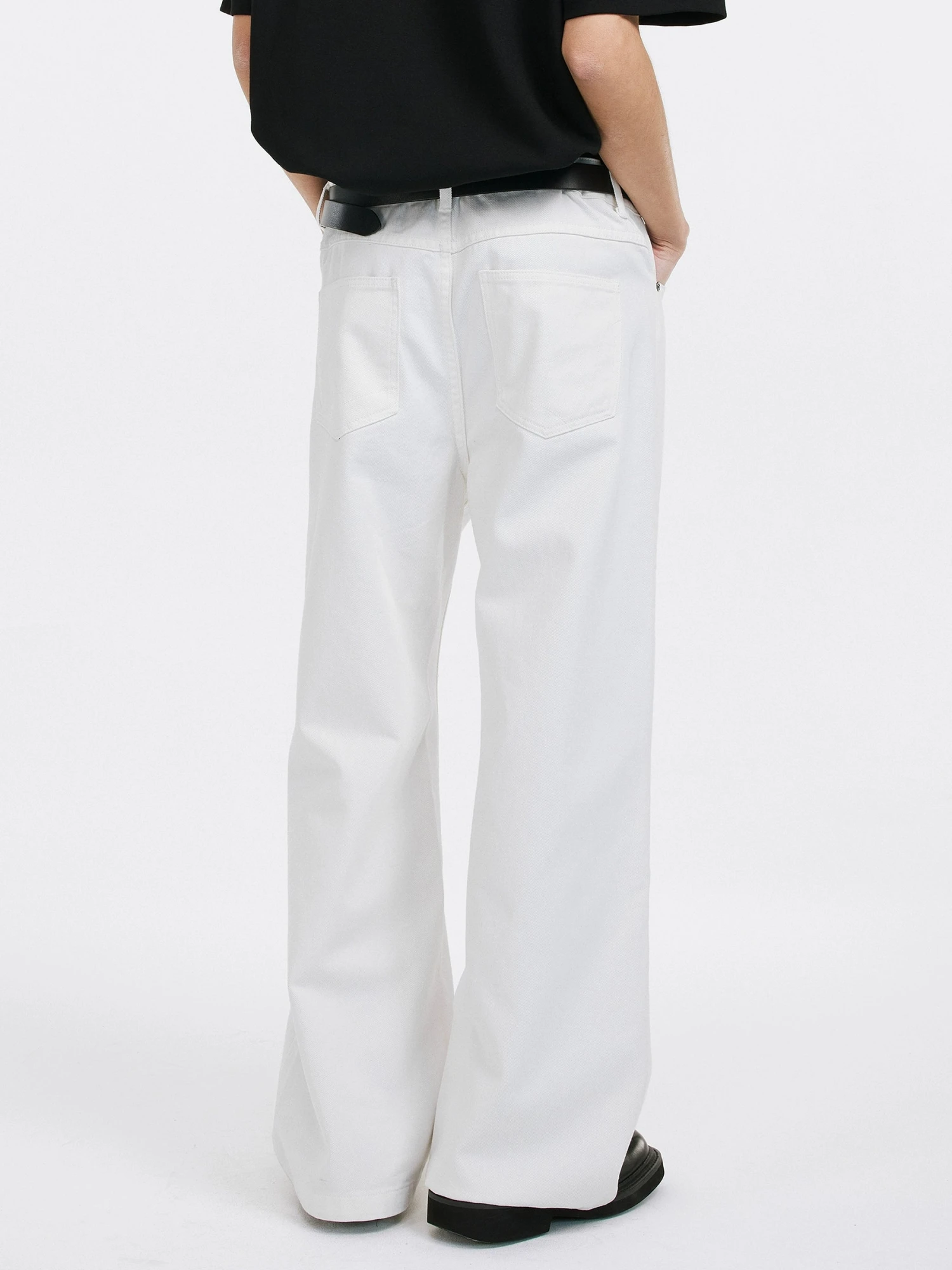 Straight Leg High-Waisted Lightweight Jeans 2 Straight Leg High-Waisted Lightweight Jeans - Image 2