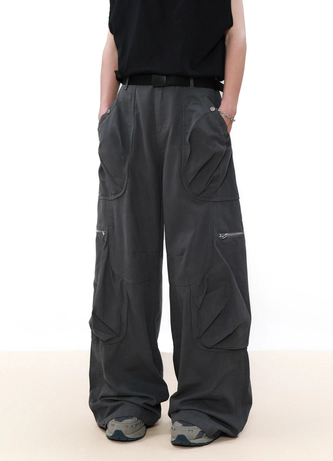 Wide Leg Cargo Pants With Oversized Pleated Pockets 7 Wide Leg Cargo Pants With Oversized Pleated Pockets - Image 7
