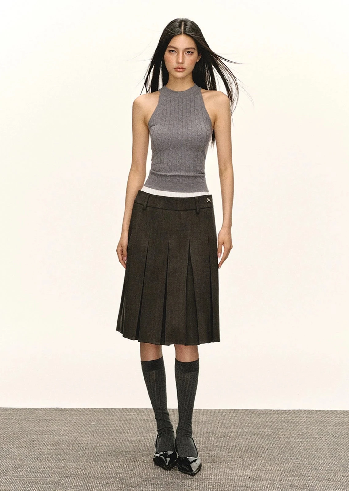 Sleeveless Cable Knit Mock-Neck Crop Top 5 Sleeveless Cable Knit Mock-Neck Crop Top - Image 5