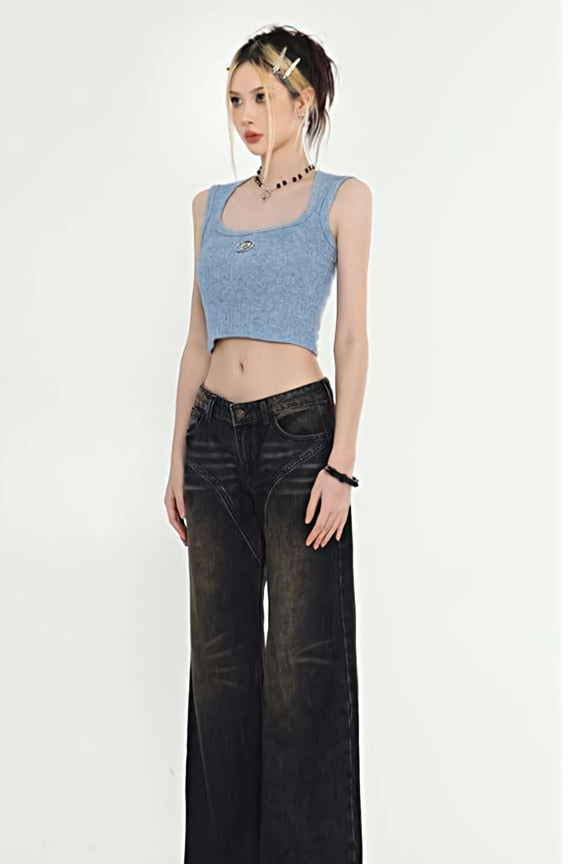 Square Neck Ribbed Sleeveless Cropped Top 2 Square Neck Ribbed Sleeveless Cropped Top - Image 2