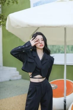 Slim Cropped Blazer With Rounded Hem Two-Piece Suit Set -Modern Wear Shop 6061140017329 1652810432687 9bbf8a68 2e5b 4693 87be aaaccb6cd368