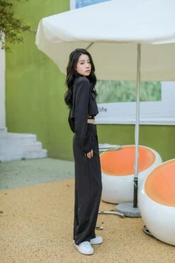 Slim Cropped Blazer With Rounded Hem Two-Piece Suit Set -Modern Wear Shop 6061140017329 1652810435010 ace7eff6 4e34 4c96 8356 ebec64cc43db