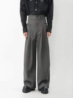 Wide-Leg Pleated Trousers With Fine Line Pocket Detail