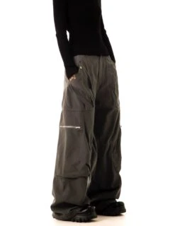 Wide-Leg Cargo Pants With Oversized Pleated Pockets And Zipper Details 22 Wide-Leg Cargo Pants With Oversized Pleated Pockets And Zipper Details -Modern Wear Shop 6cbad10166122d72b78ca9268697423c