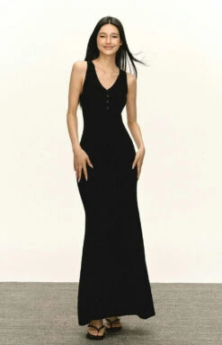 Sleeveless Ribbed Maxi Dress With Button Details