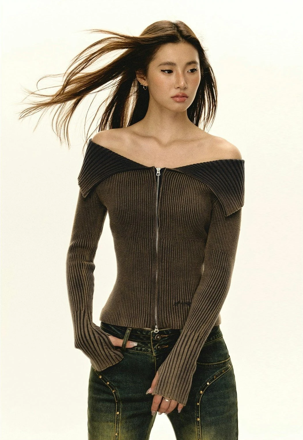 Off-Shoulder Ribbed Gradient Knit Zip-up Sweater 6 Off-Shoulder Ribbed Gradient Knit Zip-up Sweater - Image 6