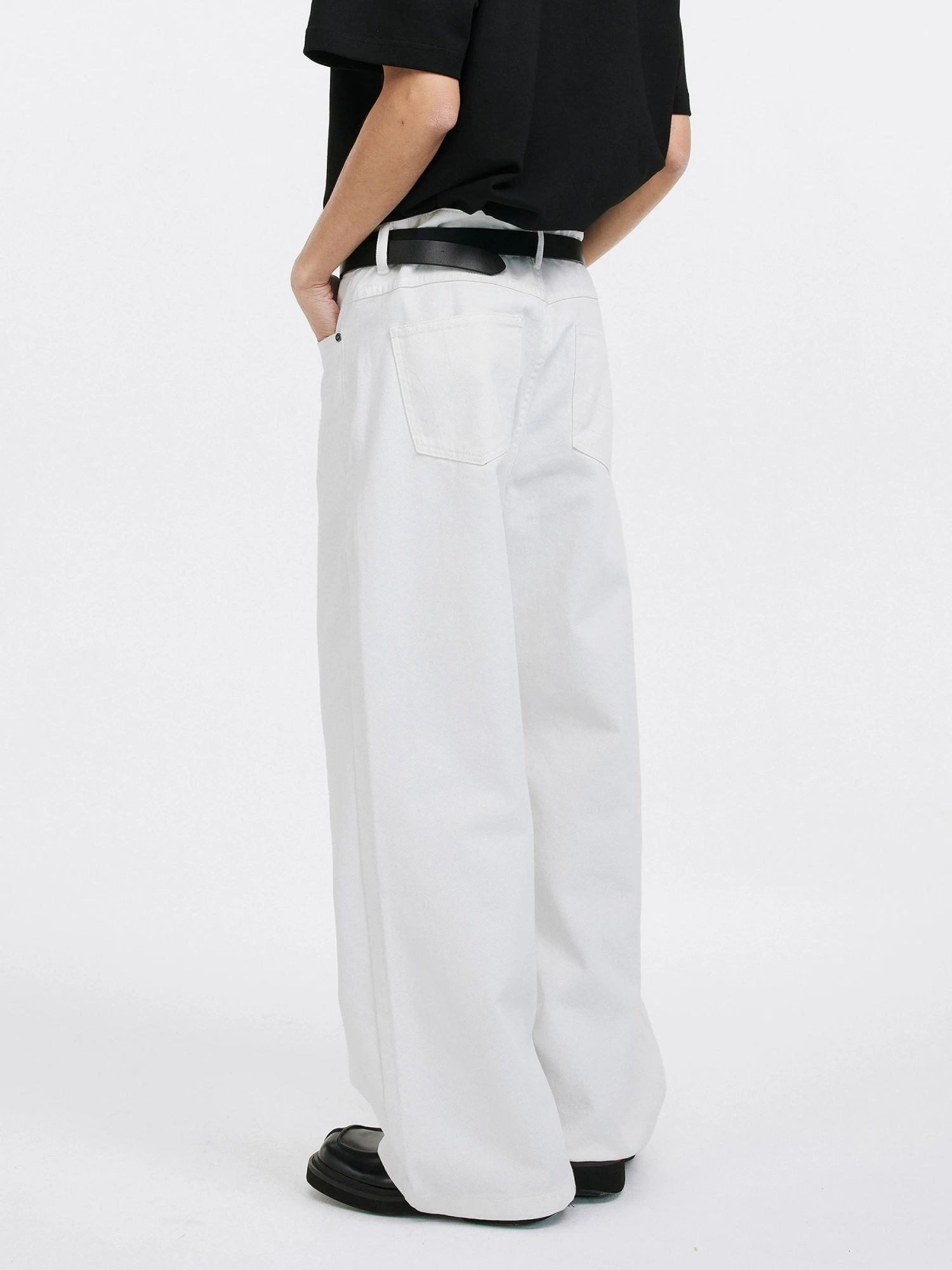 Straight Leg High-Waisted Lightweight Jeans 3 Straight Leg High-Waisted Lightweight Jeans - Image 3