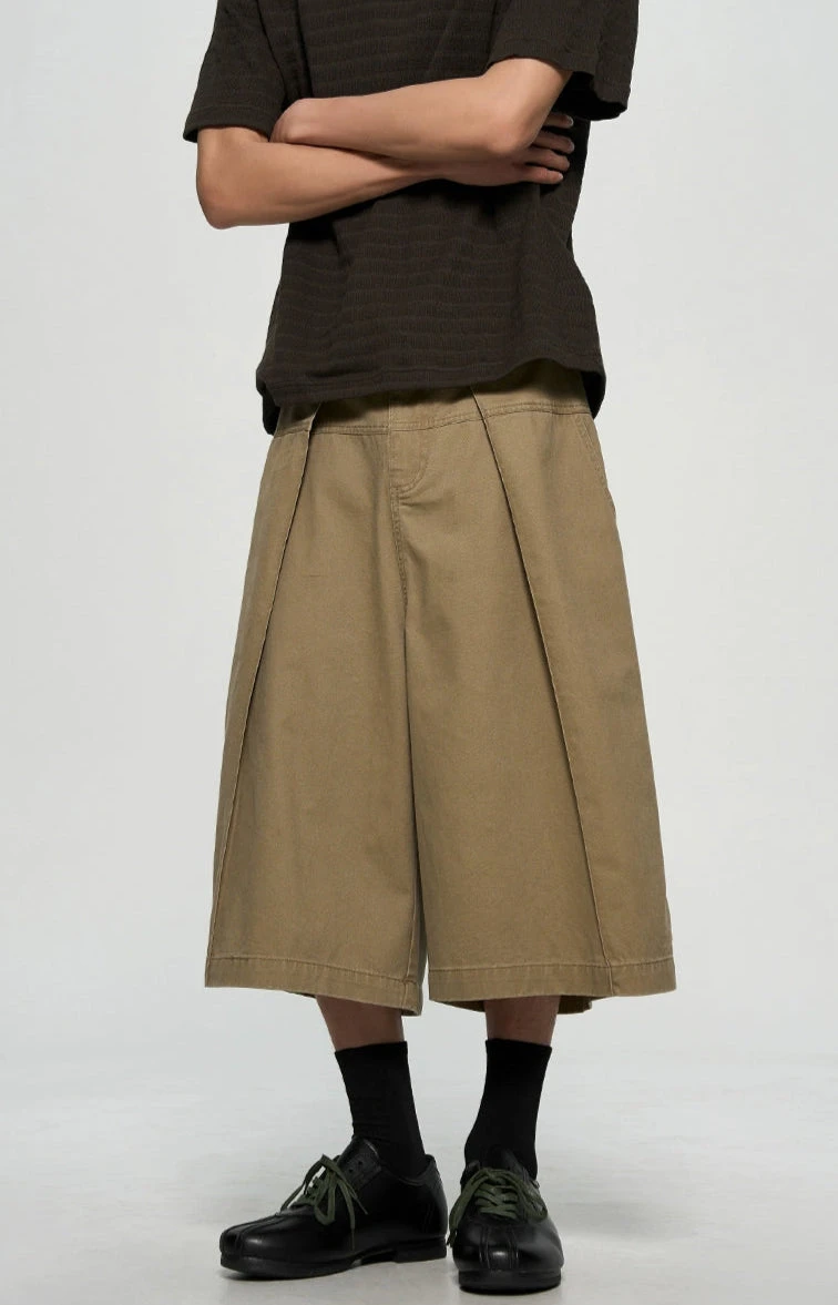Structured Wide-Leg Pleated Bermuda Shorts 3 Structured Wide-Leg Pleated Bermuda Shorts - Image 3