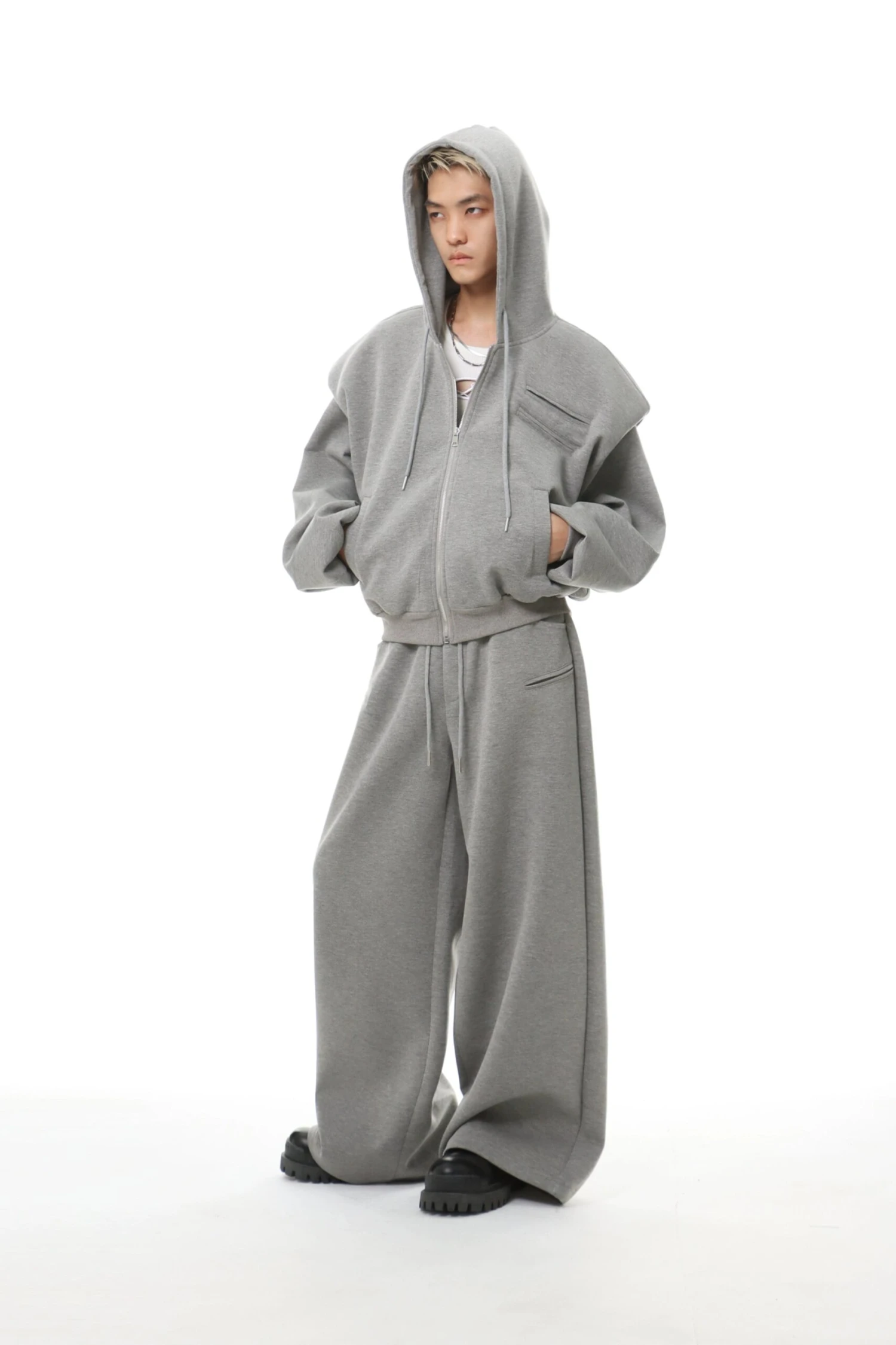 Oversized Cropped Zip Hoodie And Wide-Leg Sweatpant Tracksuit Set 9 Oversized Cropped Zip Hoodie And Wide-Leg Sweatpant Tracksuit Set - Image 9