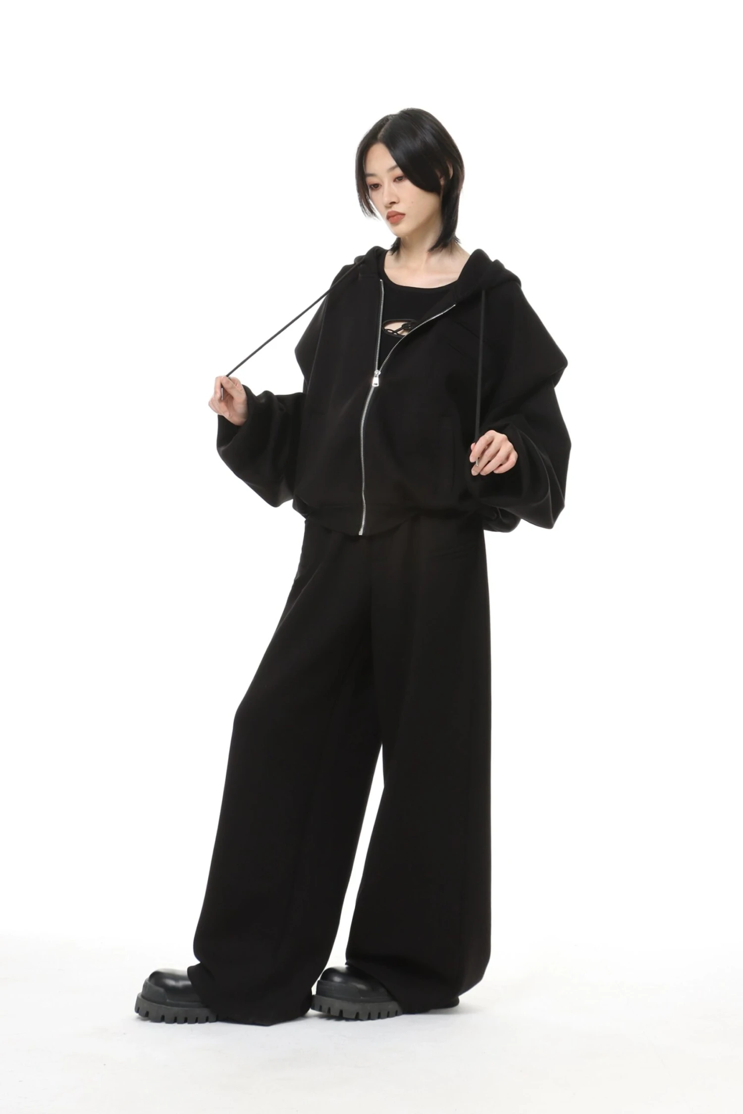 Oversized Cropped Zip Hoodie And Wide-Leg Sweatpant Tracksuit Set 20 Oversized Cropped Zip Hoodie And Wide-Leg Sweatpant Tracksuit Set - Image 20