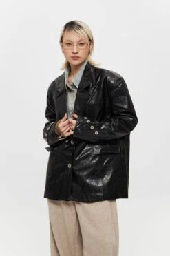 Glossy Faux Leather Oversized Blazer With Cuff Button Details -Modern Wear Shop O1CN01CX2g5R1hmc1x7lzIe 115004320