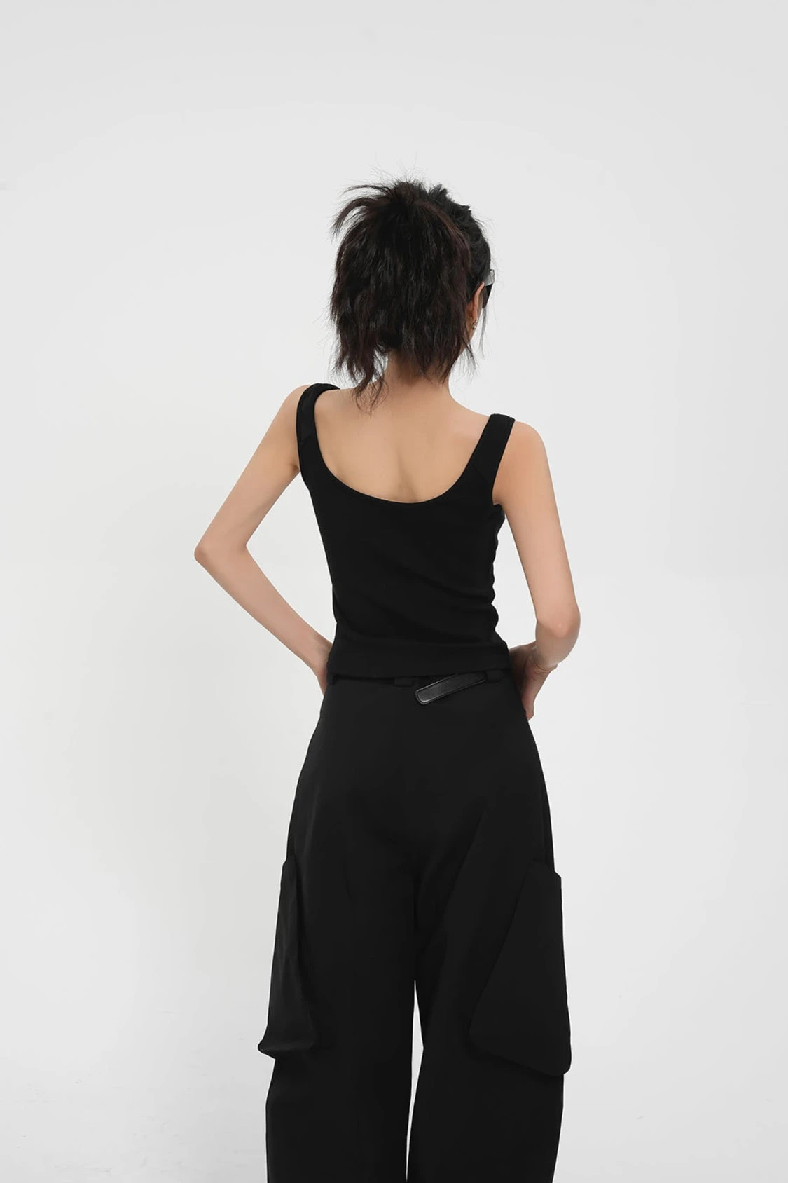 Sleeveless Cutout Top With Zip Split Detail 13 Sleeveless Cutout Top With Zip Split Detail - Image 13