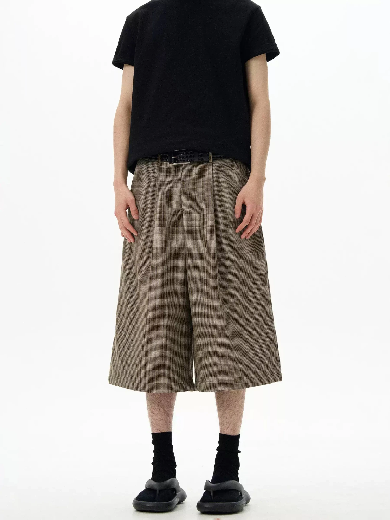 Wide-Leg Pleated Houndstooth Pattern Bermuda Shorts 2 Wide-Leg Pleated Houndstooth Pattern Bermuda Shorts - Image 2