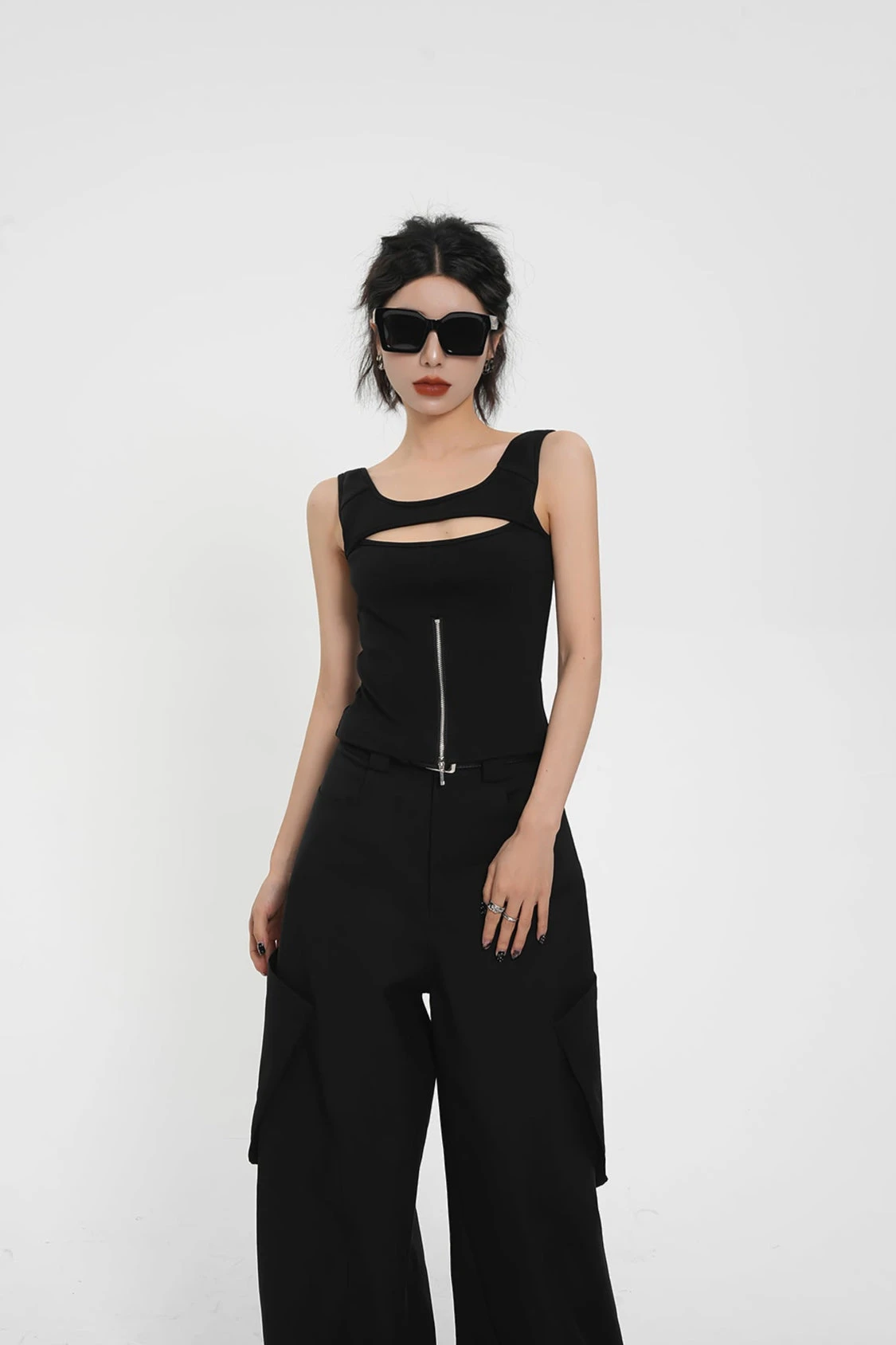 Sleeveless Cutout Top With Zip Split Detail 9 Sleeveless Cutout Top With Zip Split Detail - Image 9