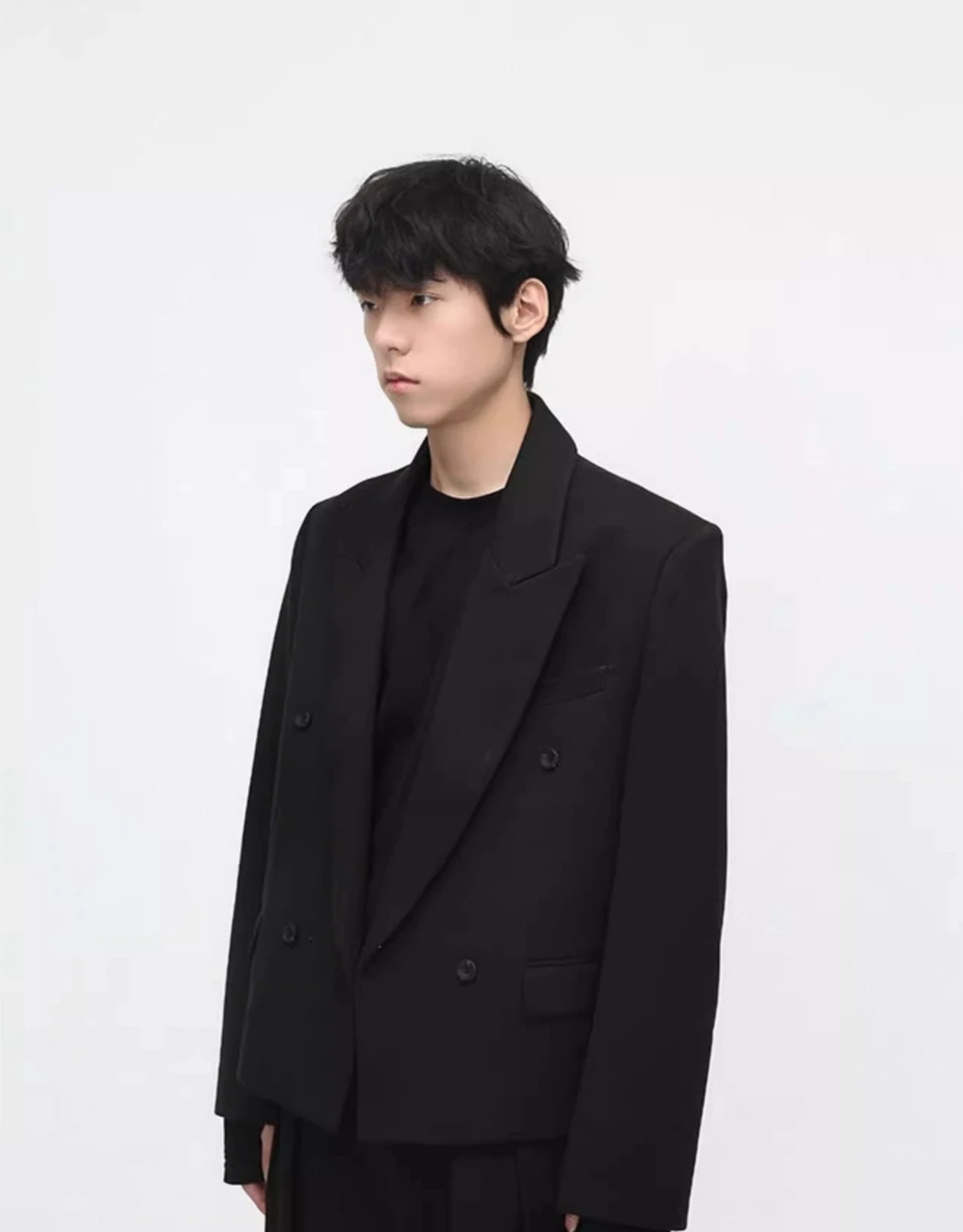 Boxy Low-Lapel Double-Breasted Relaxed Suit Set 6 Boxy Low-Lapel Double-Breasted Relaxed Suit Set - Image 6