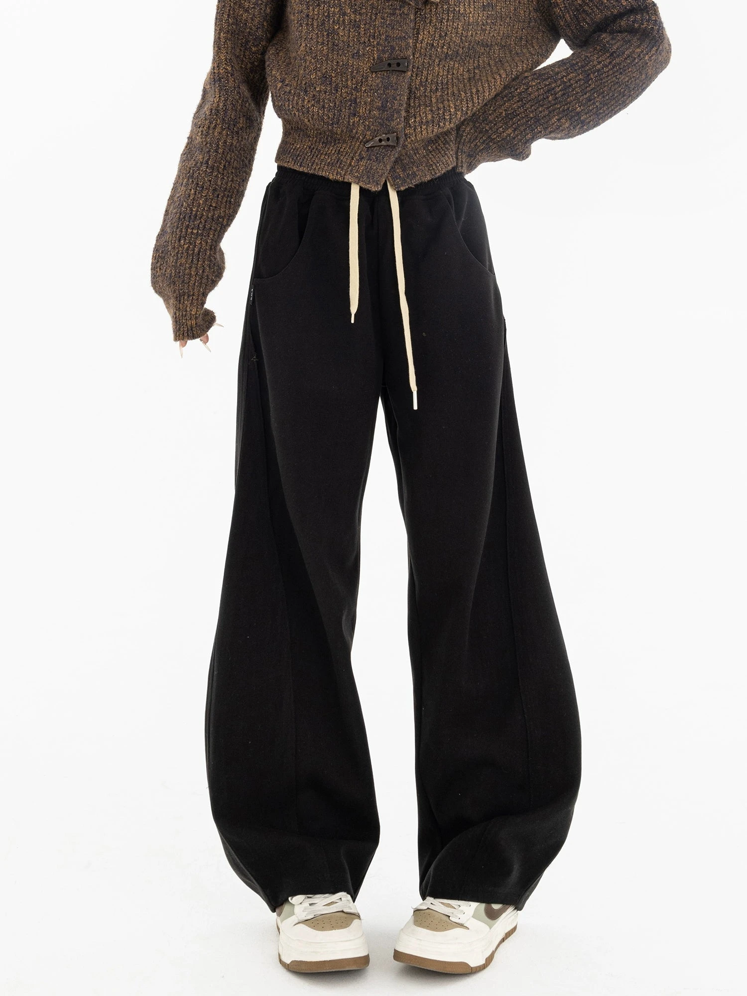 High-Waisted Wide-Leg Paneled Joggers 5 High-Waisted Wide-Leg Paneled Joggers - Image 5