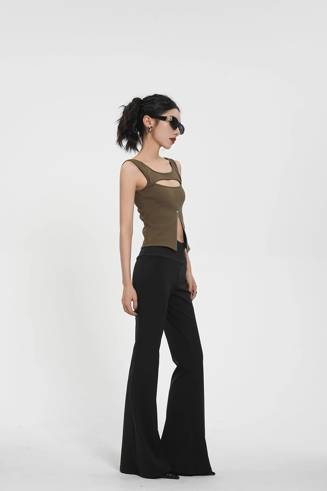 Sleeveless Cutout Top With Zip Split Detail 7 Sleeveless Cutout Top With Zip Split Detail - Image 7