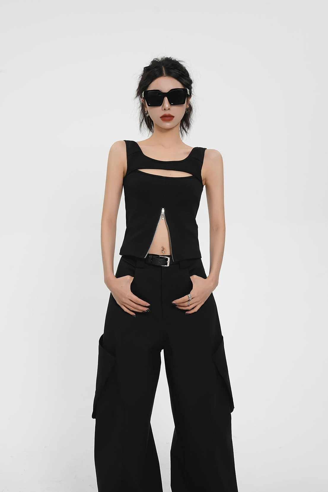 Sleeveless Cutout Top With Zip Split Detail 8 Sleeveless Cutout Top With Zip Split Detail - Image 8