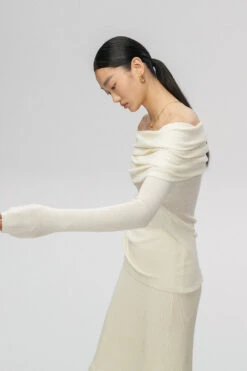 Off-Shoulder Ribbed Knit Long Sleeve Sweater Top 26 Off-Shoulder Ribbed Knit Long Sleeve Sweater Top -Modern Wear Shop O1CN01jFbO0q1togzZHPEVT 2206447005949