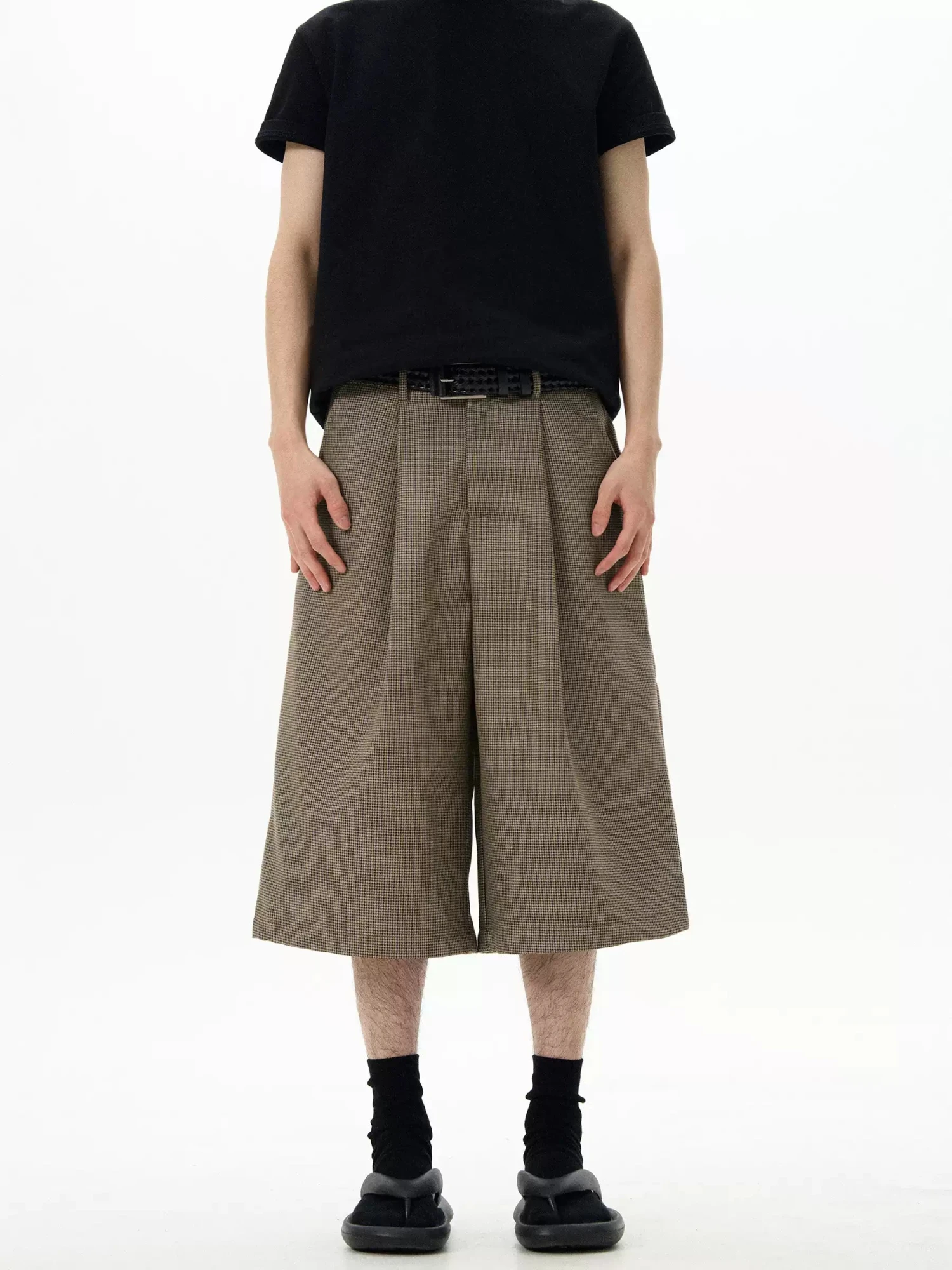 Wide-Leg Pleated Houndstooth Pattern Bermuda Shorts 1 Wide-Leg Pleated Houndstooth Pattern Bermuda Shorts