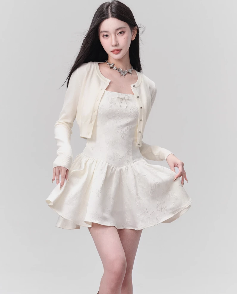 Cropped Knit Cardigan With Flower Buttons 2 Cropped Knit Cardigan With Flower Buttons - Image 2