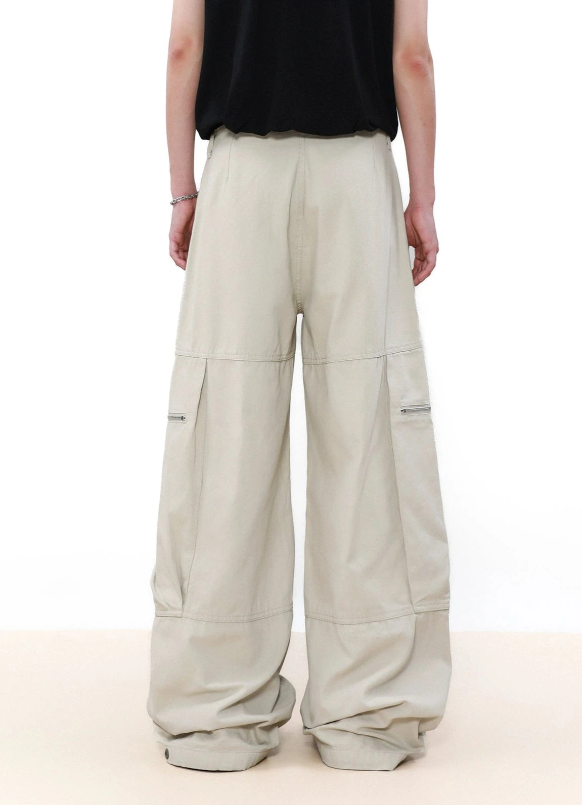Wide Leg Cargo Pants With Oversized Pleated Pockets 3 Wide Leg Cargo Pants With Oversized Pleated Pockets - Image 3