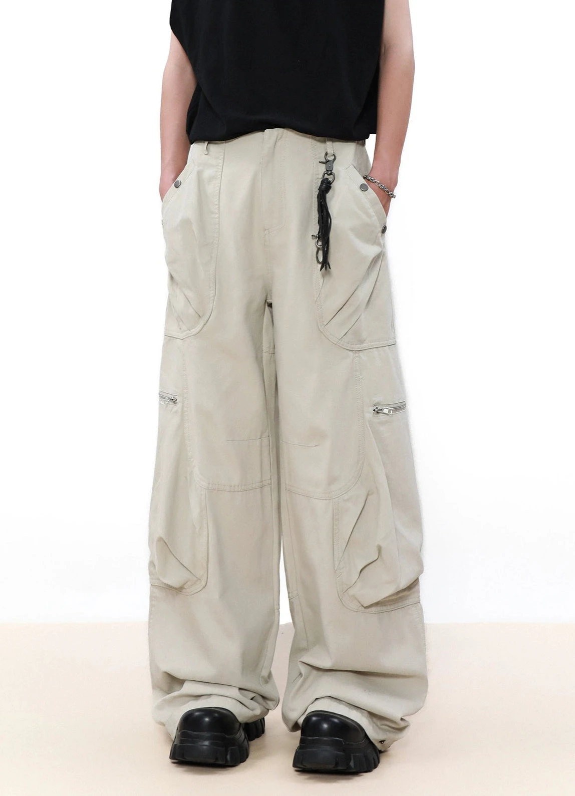 Wide Leg Cargo Pants With Oversized Pleated Pockets 1 Wide Leg Cargo Pants With Oversized Pleated Pockets