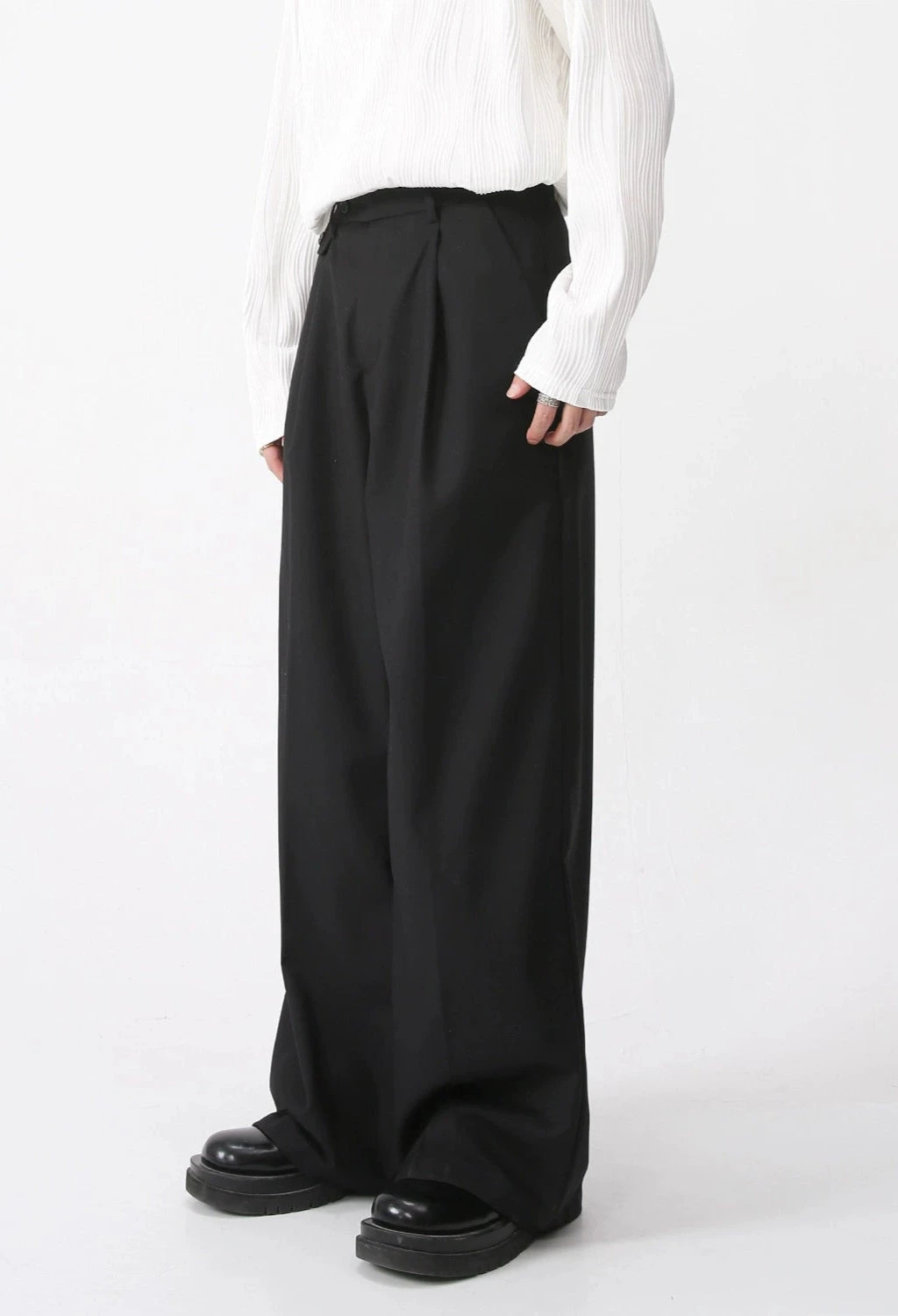Pleated Wide Leg Low-Waisted Trousers 2 Pleated Wide Leg Low-Waisted Trousers - Image 2