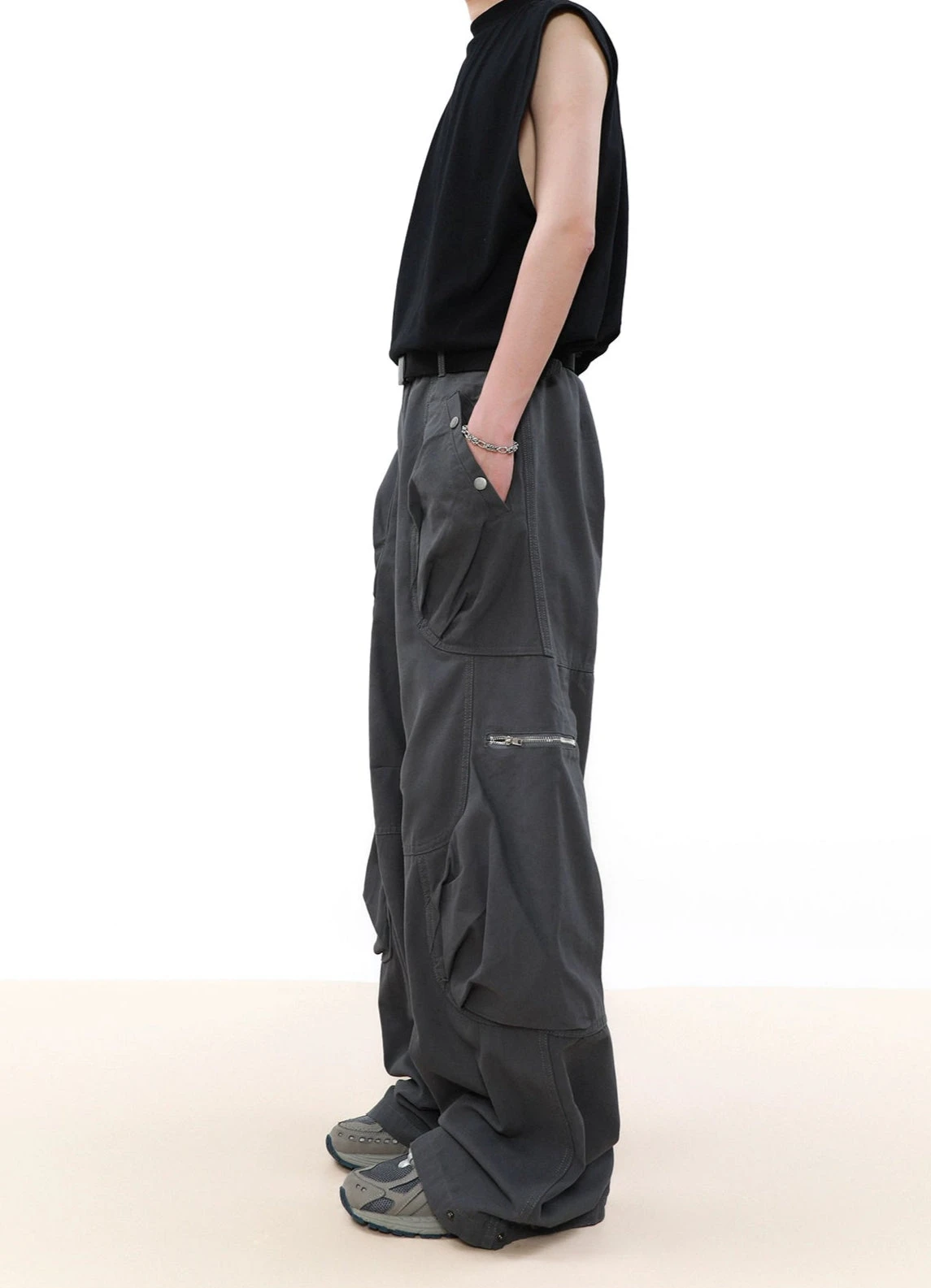 Wide Leg Cargo Pants With Oversized Pleated Pockets 10 Wide Leg Cargo Pants With Oversized Pleated Pockets - Image 10