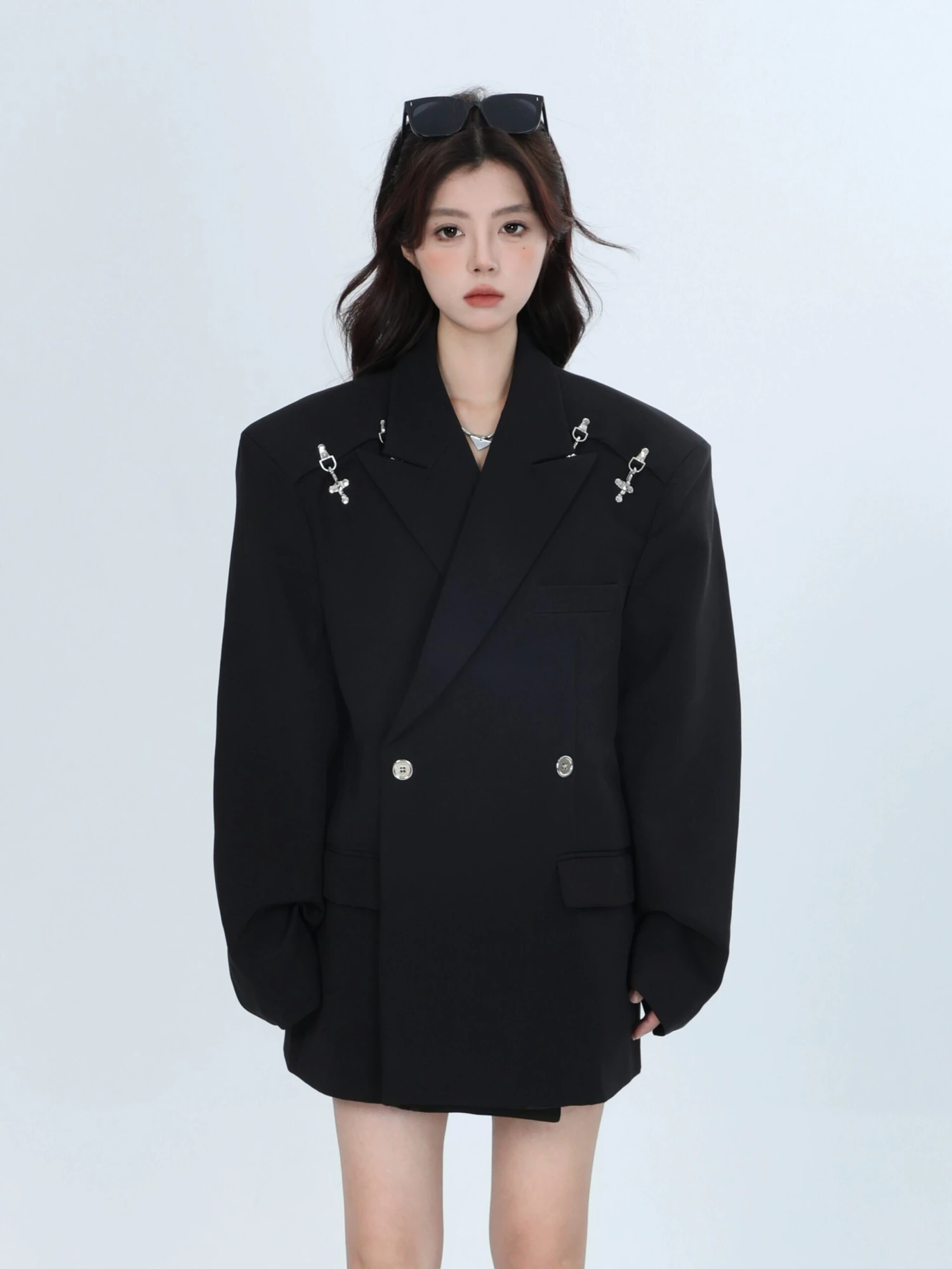 Oversized Blazer With Silver Metal Accents Brooch Details 1 Oversized Blazer With Silver Metal Accents Brooch Details