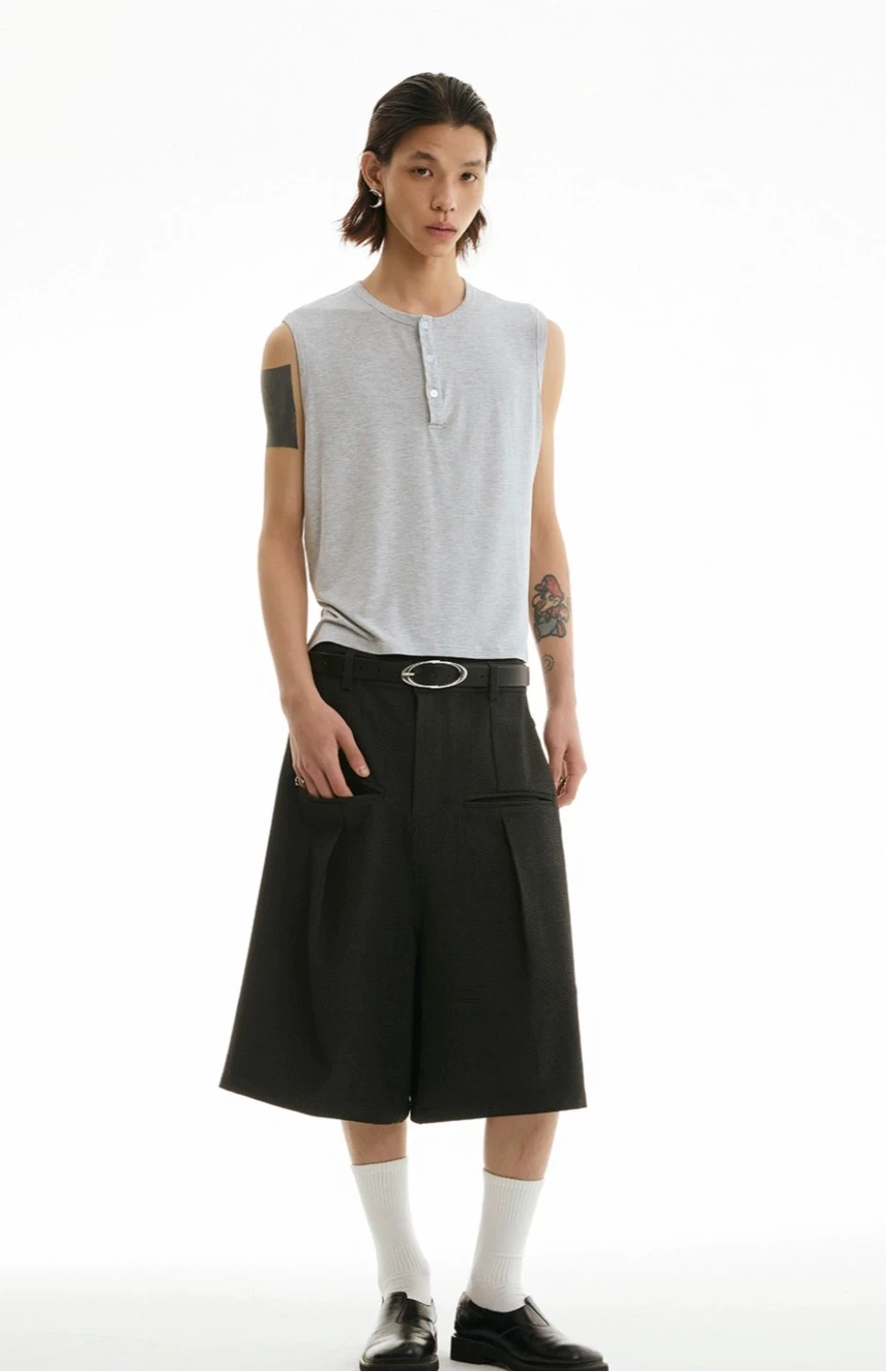 Wide-Leg Tailored Bermuda Shorts With Front Pleats 4 Wide-Leg Tailored Bermuda Shorts With Front Pleats - Image 4