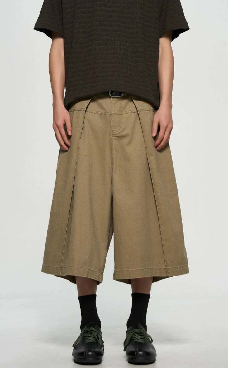 Structured Wide-Leg Pleated Bermuda Shorts 1 Structured Wide-Leg Pleated Bermuda Shorts