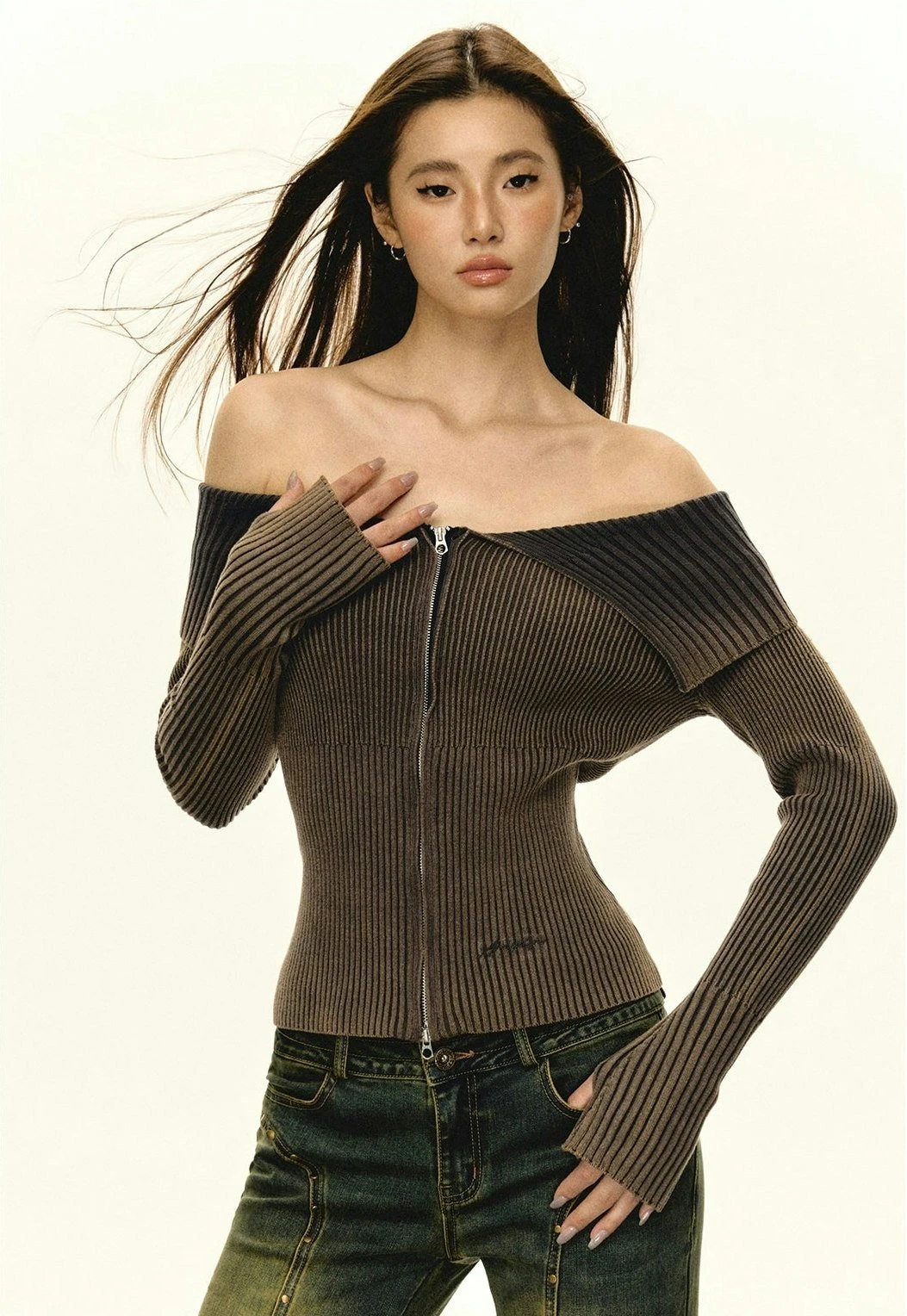 Off-Shoulder Ribbed Gradient Knit Zip-up Sweater 7 Off-Shoulder Ribbed Gradient Knit Zip-up Sweater - Image 7