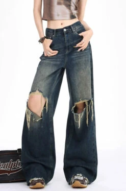 Distressed Wide-Leg Denim Jeans With Raw Hems