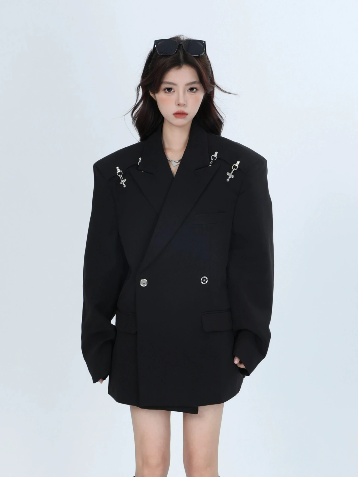 Oversized Blazer With Silver Metal Accents Brooch Details 4 Oversized Blazer With Silver Metal Accents Brooch Details - Image 4