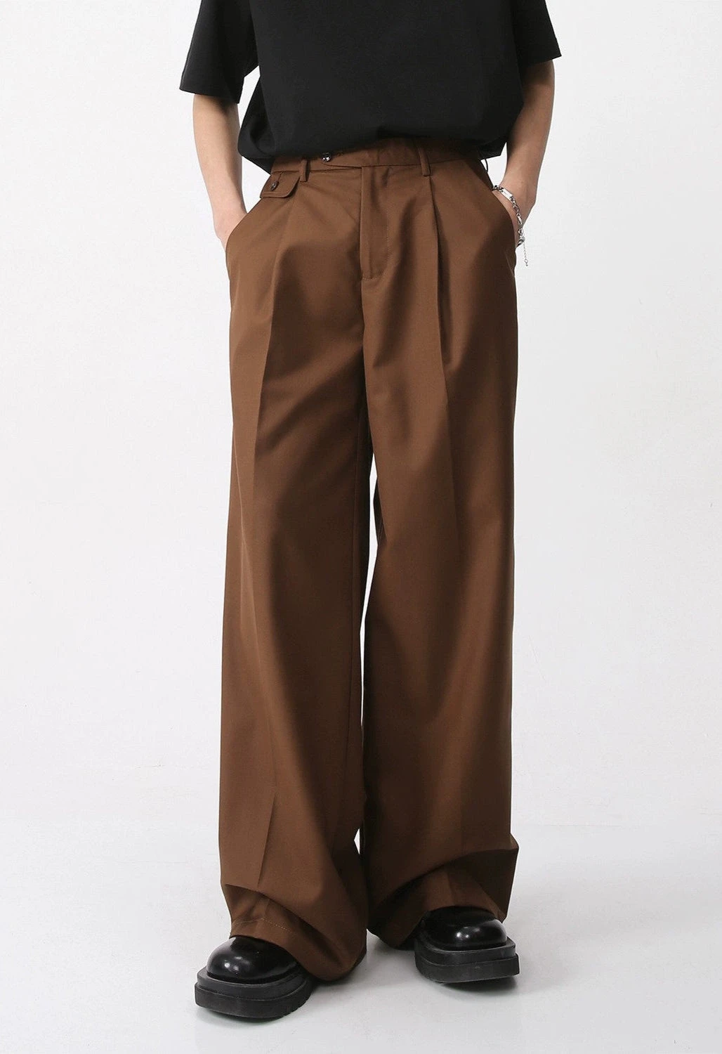 Pleated Wide Leg Low-Waisted Trousers 4 Pleated Wide Leg Low-Waisted Trousers - Image 4